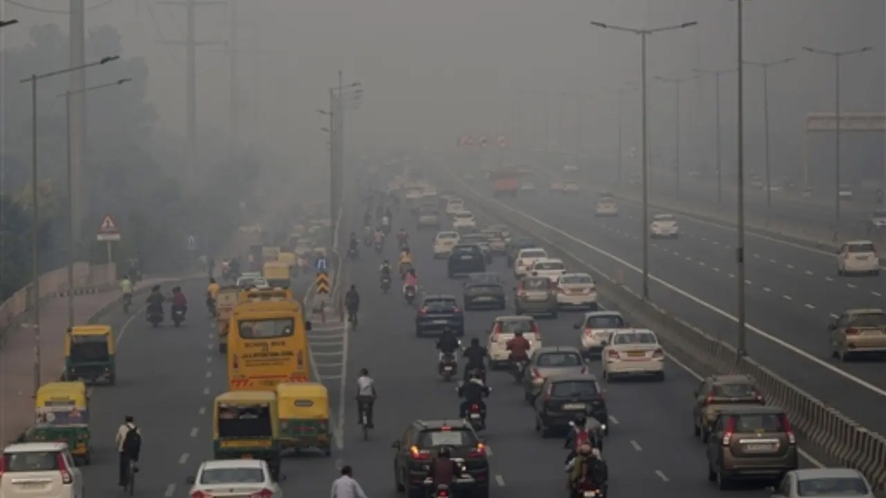 कांग्रेस ने देश में बढ़ते वायु प्रदूषण पर चिंता व्यक्त की और वायु प्रदूषण अधिनियम और वायु गुणवत्ता मानकों को सख्त और अधिक प्रभावी बनाने के लिए उनमें व्यापक बदलाव का आह्वान किया.