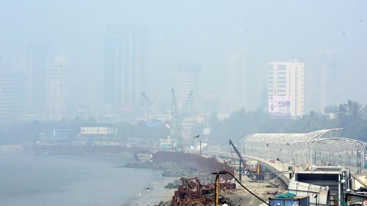 इस समय मुंबई का AQI स्तर PM2.5 की बढ़ती उपस्थिति का संकेत दे रहा है. जो सेहत के लिए बिल्कुल भी अच्छा नहीं है.