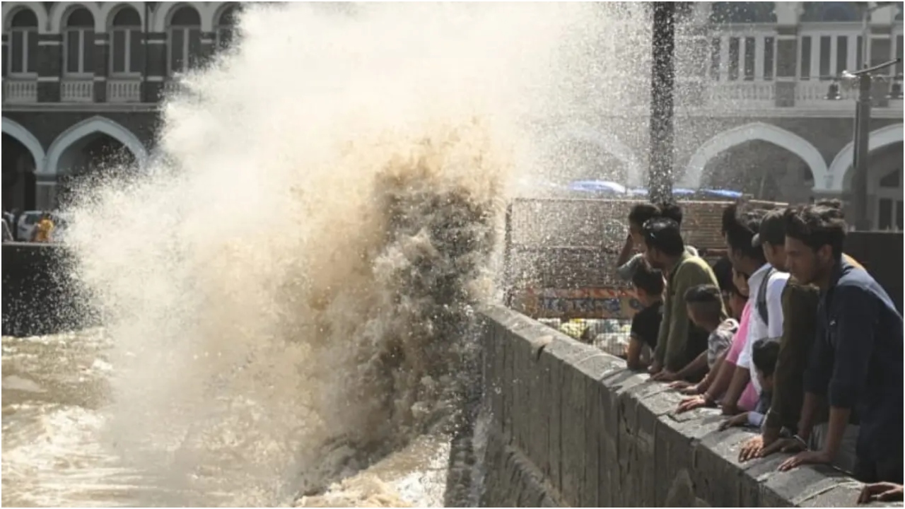 सुबह 8 बजे समाप्त हुए 24 घंटे की अवधि में द्वीप शहर में 0.61 मिमी, पूर्वी मुंबई में 1.30 मिमी और पश्चिमी मुंबई में 1.16 मिमी बारिश दर्ज की गई.