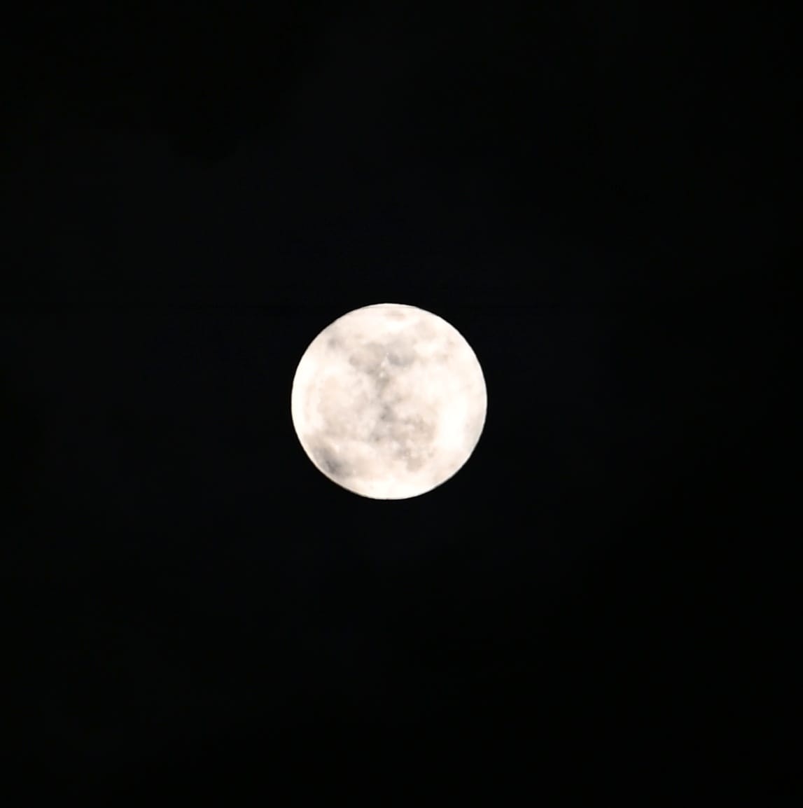एक खास बात ये भी है कि वैशाख पूर्णिमा के चांद के कई नाम होते हैं, इस चांद को फ्लॉवर मून भी कहा जाता है.