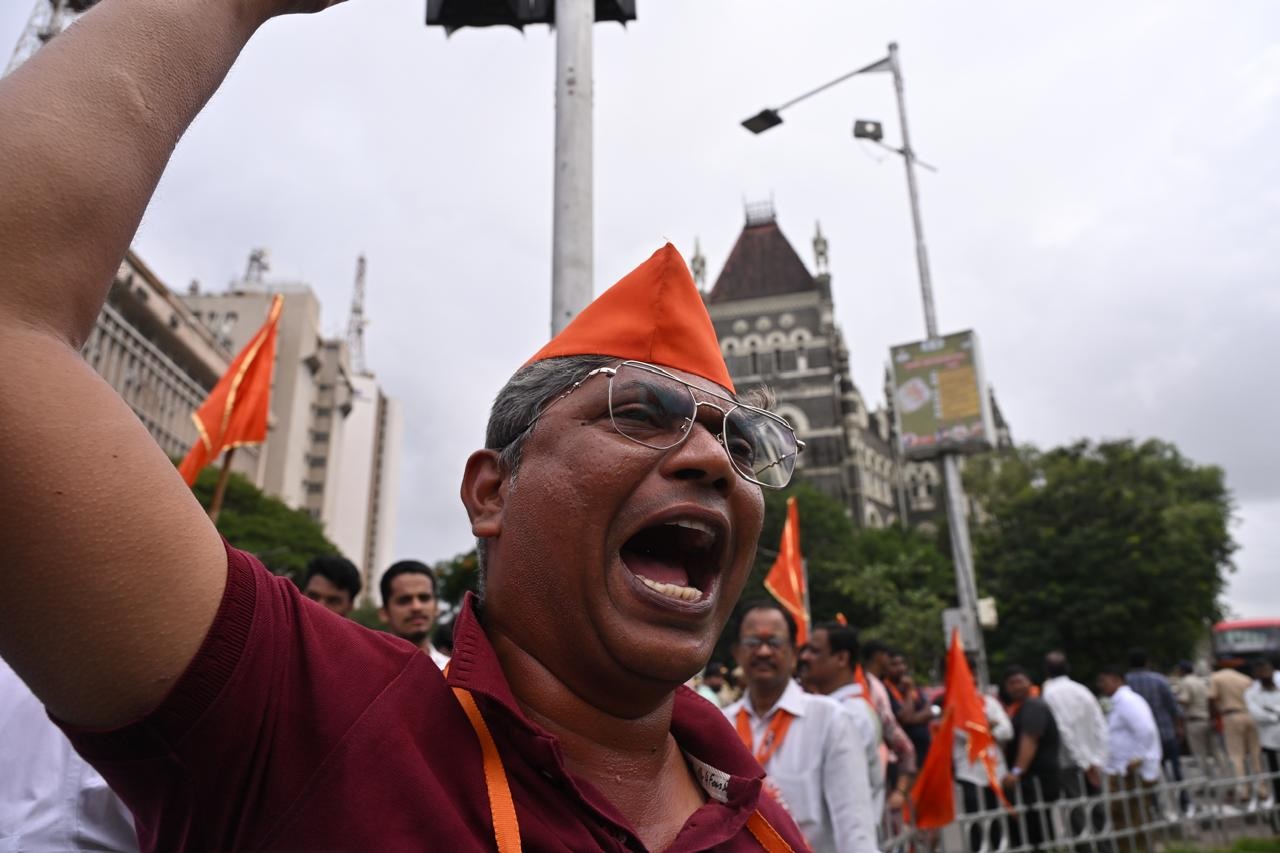 उनका कहना है कि छत्रपति शिवाजी महाराज की प्रतिमा का गिरना सिर्फ एक हादसा नहीं, बल्कि मराठी स्वाभिमान और राज्य की अस्मिता पर चोट है. इसे लेकर नाराजगी जताते हुए उन्होंने विरोध प्रदर्शन का आयोजन किया है.