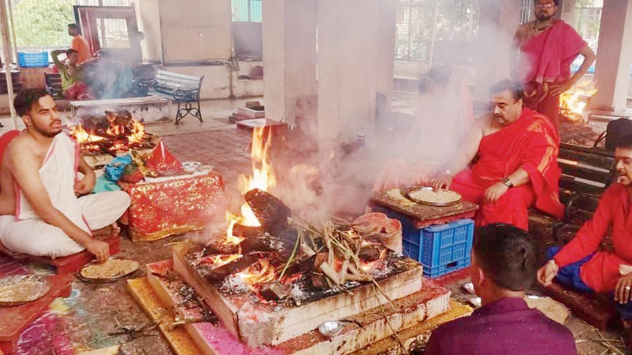 હવન માટે વાપરવામાં આવેલી તસવીર