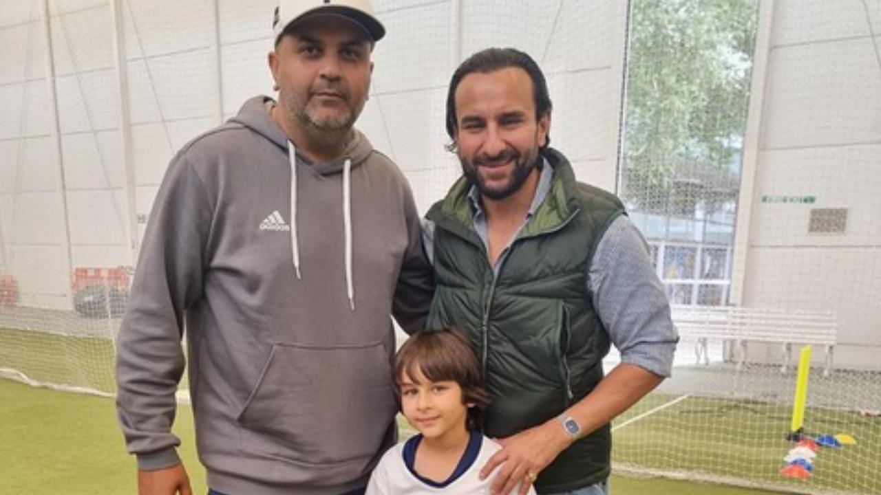દીકરા તૈમૂર સાથે લંડનમાં ક્રિકેટ રમતો જોવા મળ્યો સૈફ અલી ખાન