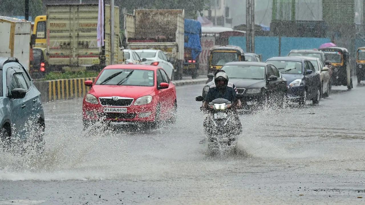 મુંબઈનો વરસાદ (ફાઇલ તસવીર)