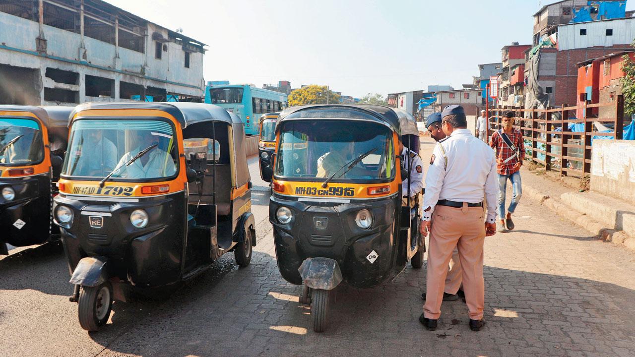 રિક્ષા-ડ્રાઇવરો સામે ખાસ અભિયાન