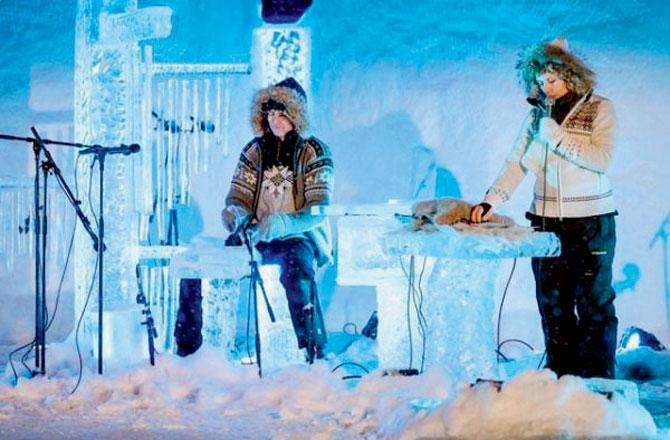 બરફના ઇગ્લુમાં મ્યુઝિક ફેસ્ટિવલ અને બરફનાં વાદ્યોથી સંગીત