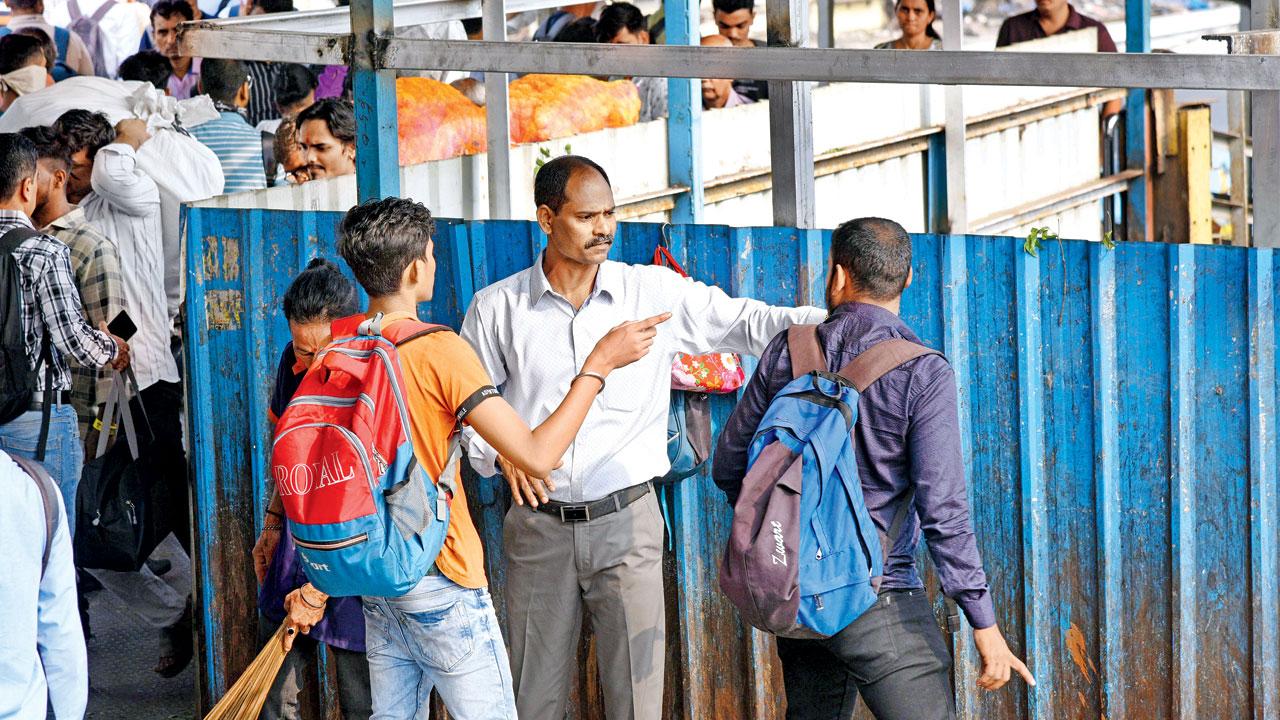 દાદર સ્ટેશનની ફાઇલ તસવીર