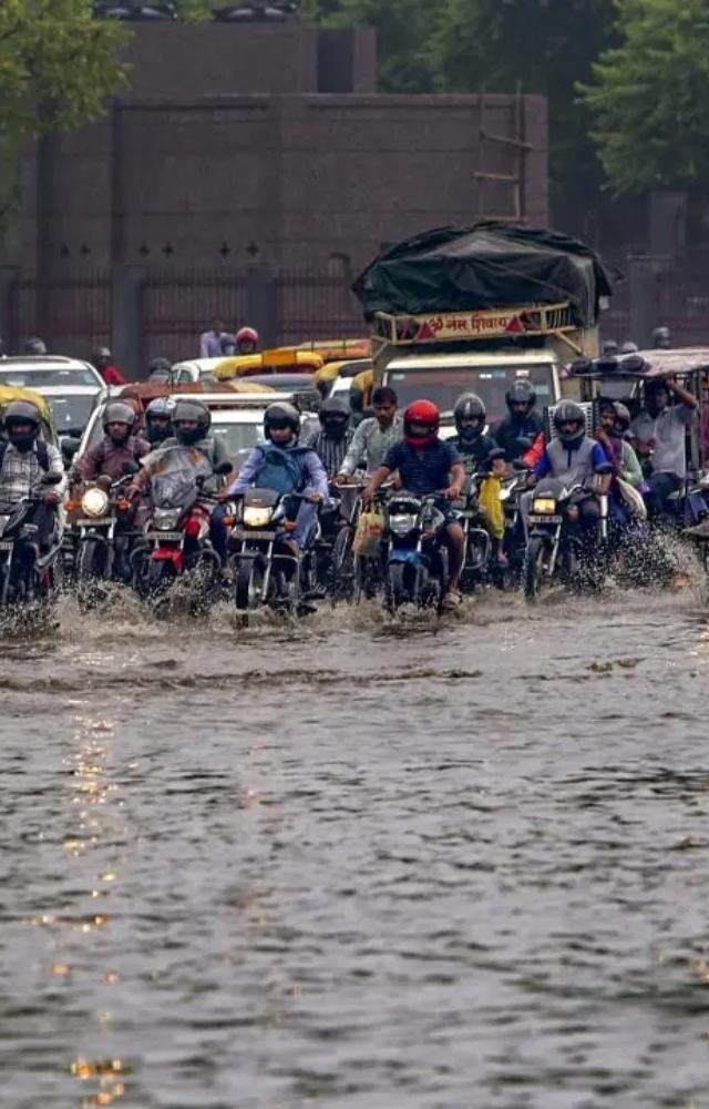 દિલ્હી થયું પાણી-પાણી