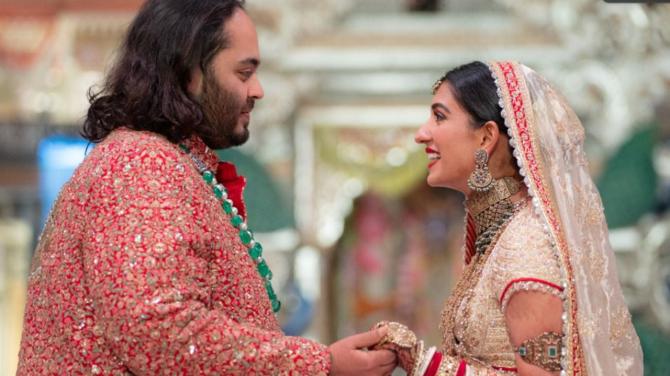 Anant Radhika Wedding Updates: લગ્નના બંધનમાં બંધાયા અનંત-રાધિકા,જુઓ પહેલી તસવીર