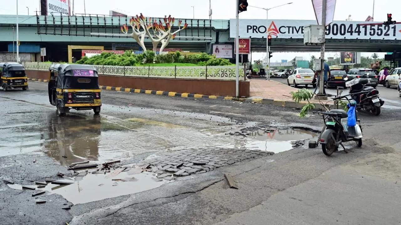 Photos: મુંબઈમાં વરસાદના આગમનને એક મહિનો અને ‘ખાડા’માં ઊતરી ગયા બીએમસીના વચનો