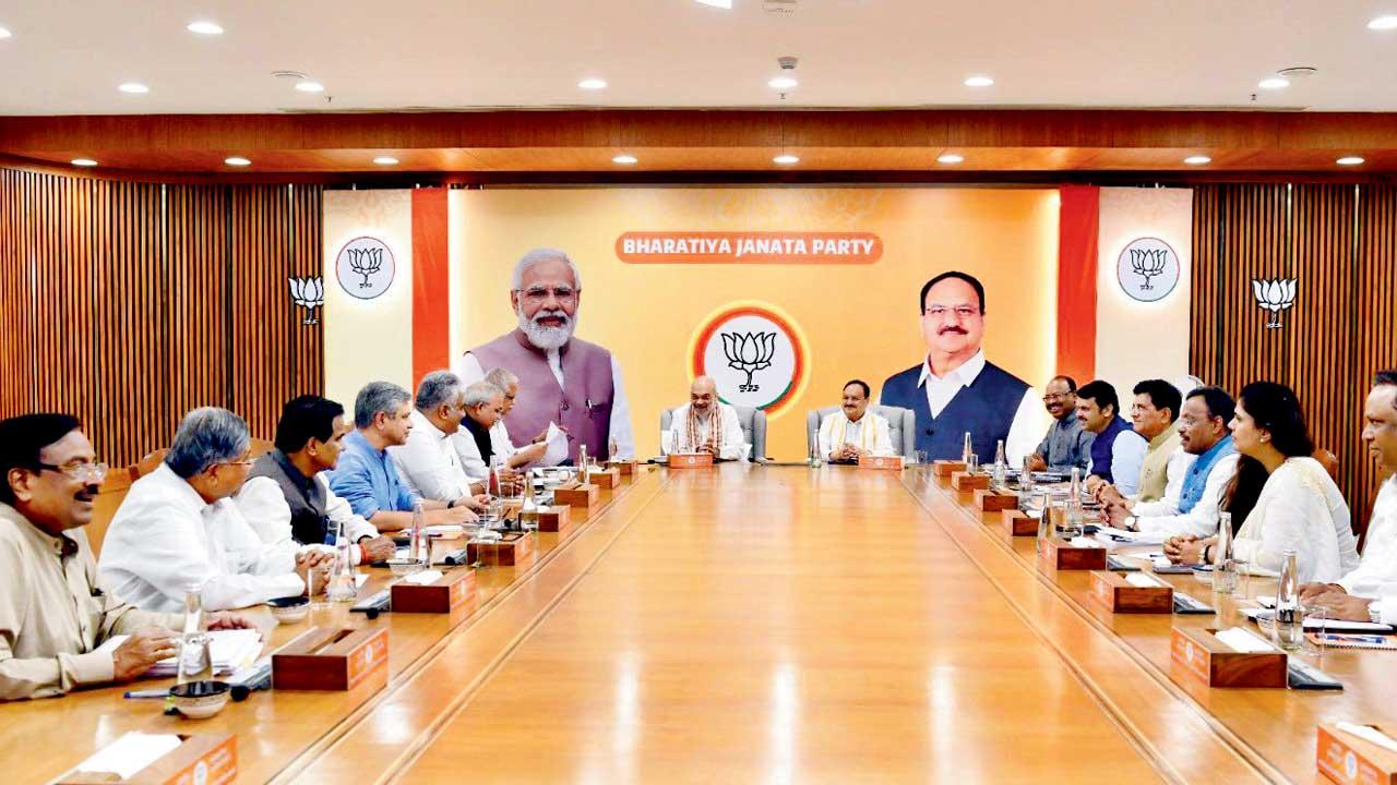 BJPના રાષ્ટ્રીય અધ્યક્ષ જે. પી. નડ્ડા અને ગૃહપ્રધાન અમિત શાહ સાથે મહારાષ્ટ્ર BJPના નેતાઓની ગઈ કાલે દિલ્હીમાં બેઠક થઈ હતી.