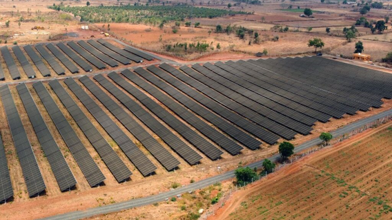 લુબી ગ્રૂપ ઓફ ઈન્ડસ્ટ્રીઝે ગુજરાતના શિનાવાડા ખાતે 4 મેગાવોટના નવા પ્લાન્ટ સાથે સૌર ઊર્જા ક્ષેત્રમાં પ્રવેશ કર્યો 