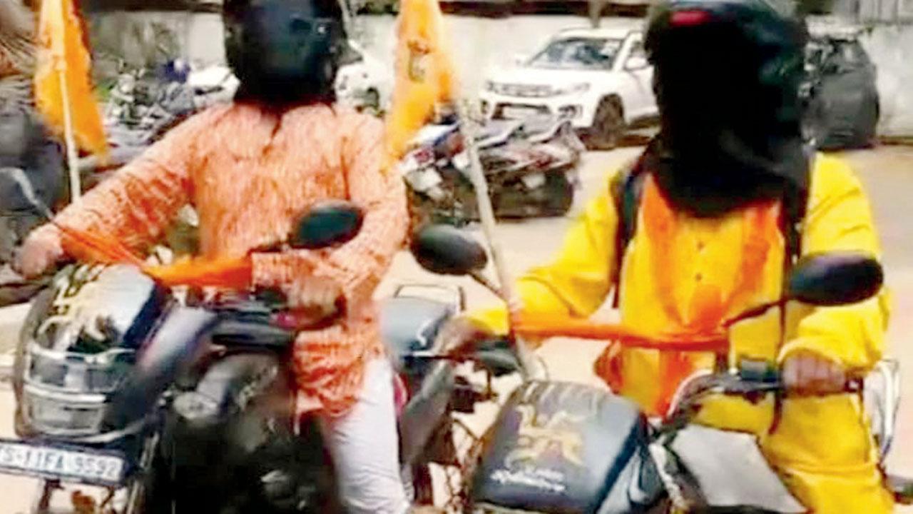 હૈદરાબાદથી બે જાદુગરો મોટરસાઇકલ પર અયોધ્યા જવા નીકળ્યા છે