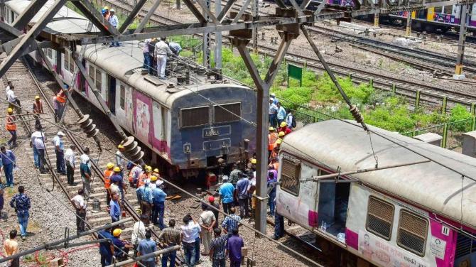 News Live Updates: મુંબઈ સુરત સેક્શનની અપ લાઈન પર ટ્રેન સેવાઓ પ્રભાવિત