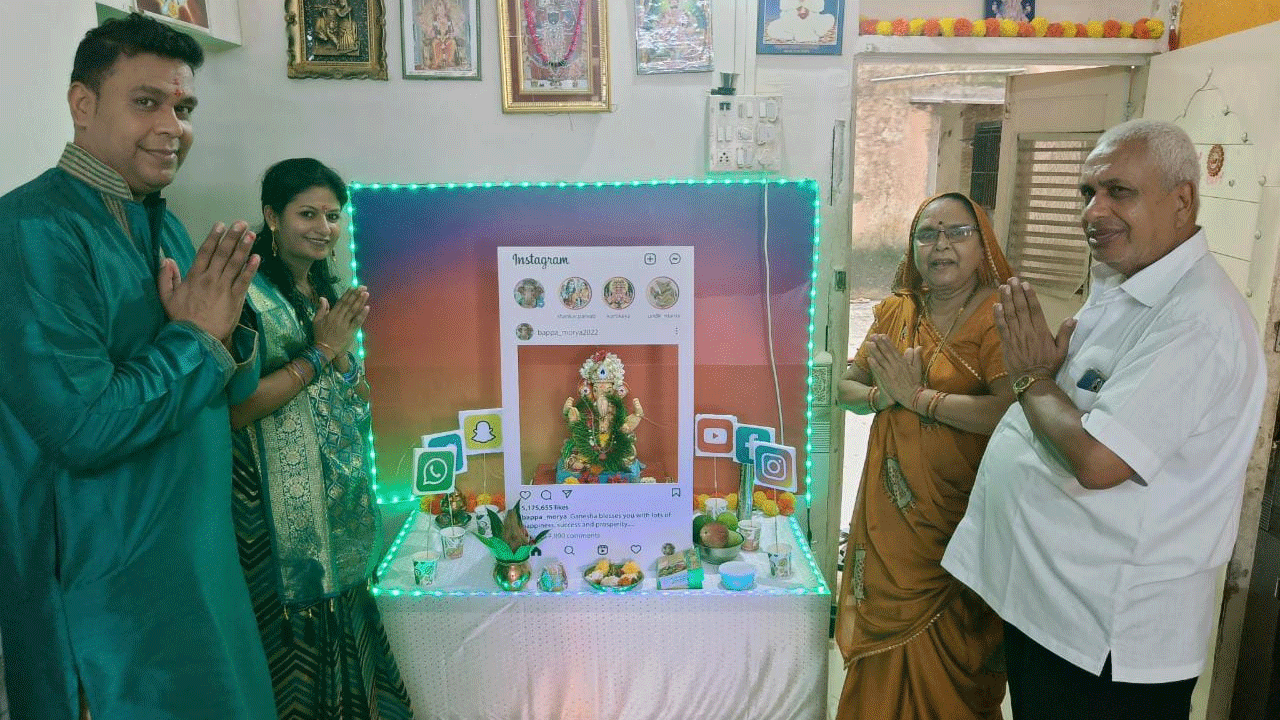 Ganpati Decoration: બોરીવલીના ગુજરાતી પરિવારે બનાવ્યું ‘બાપ્પા’નું ઇન્સ્ટાગ્રામ એકાઉન્ટ