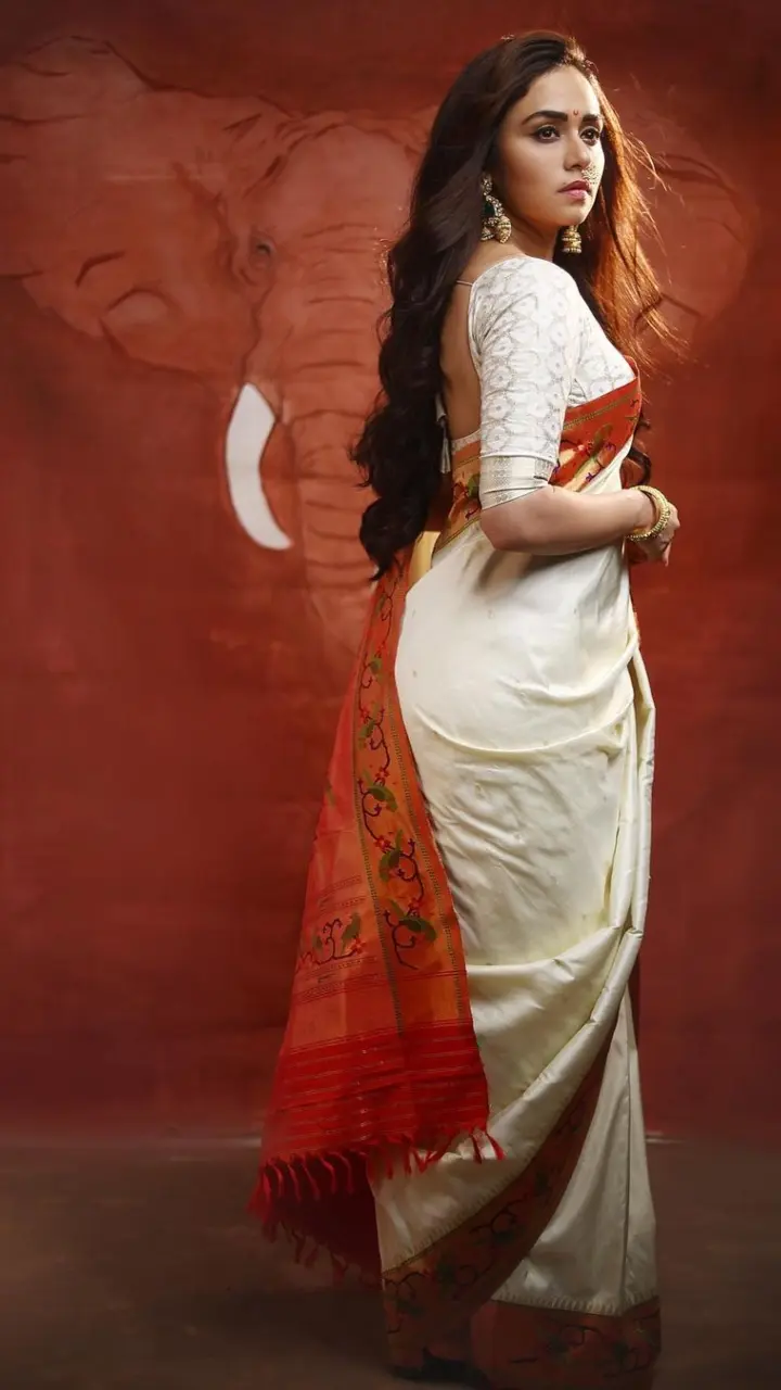 White coloured Traditional Paithani Saree