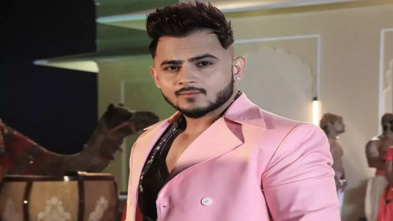 raftaar pink suit