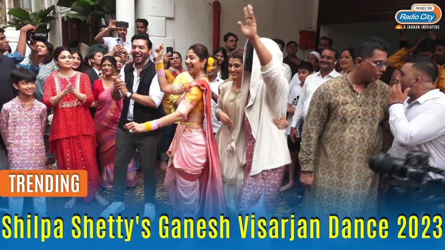 Ganesh Chaturthi 2023 Shilpa Shettys Enthralling Nauvari Saree Dance at Ganpati Visarjan