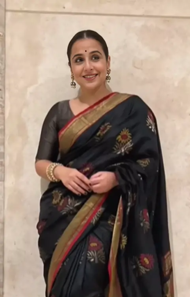 Vidya Balan in black Saree at Jehangir Art Gallery | Saree look, India  beauty women, Indian beauty saree