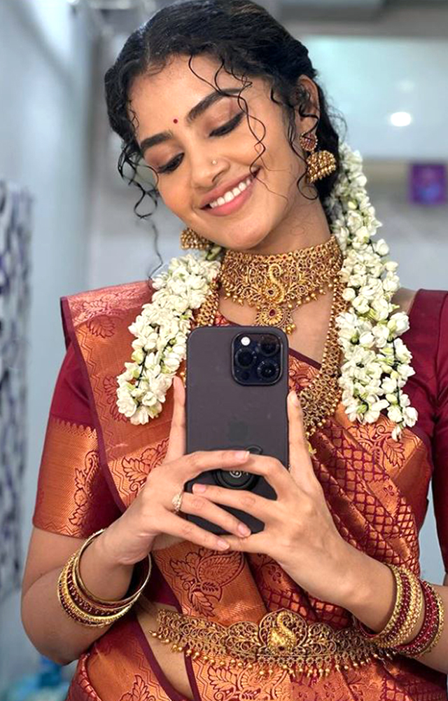 Anupama Parameswaran Birthday: Stunning Saree Looks Of The Premam Actress -  News18