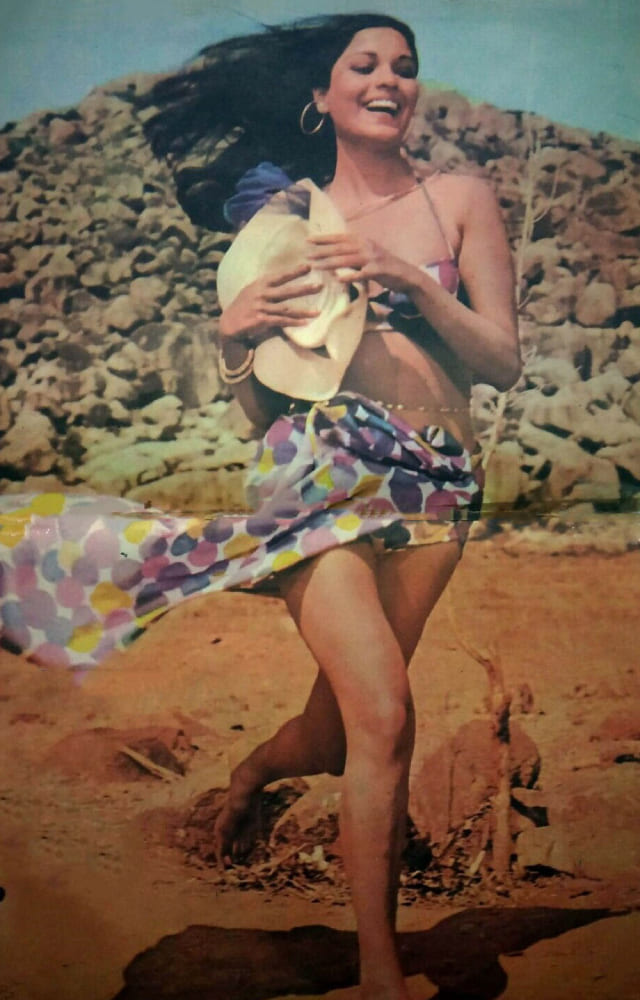 Zeenat Aman en maillot de bain