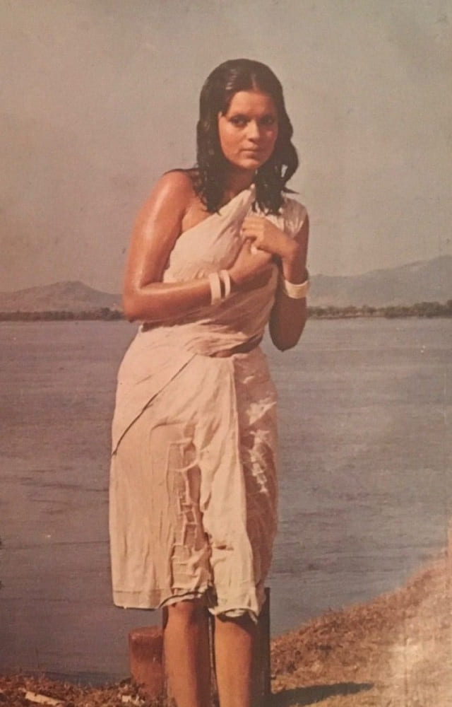 Zeenat Aman en maillot de bain